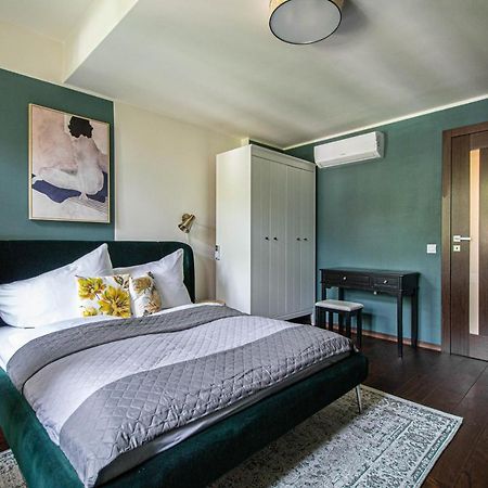 Quite Loft With Balcony And 3 Air Conditioners Praha Bagian luar foto