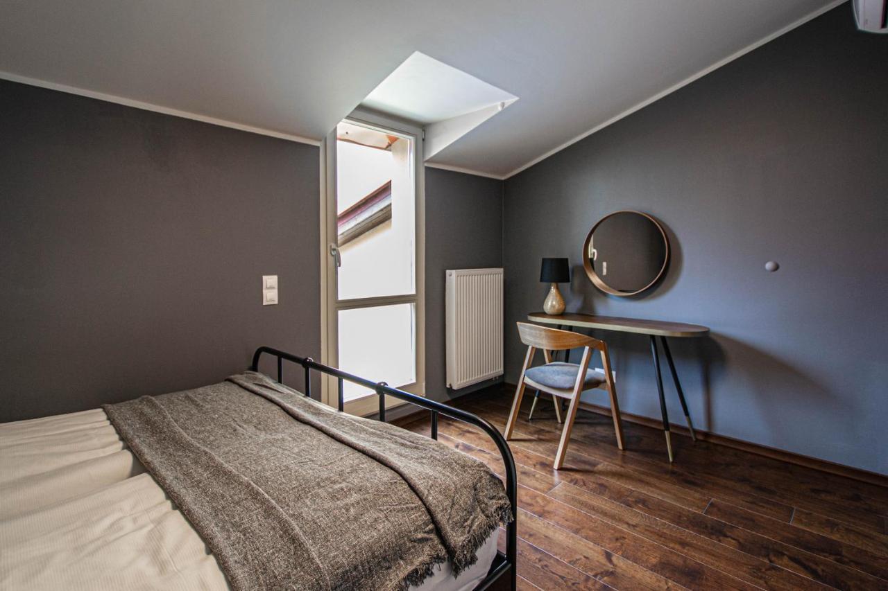 Quite Loft With Balcony And 3 Air Conditioners Praha Bagian luar foto