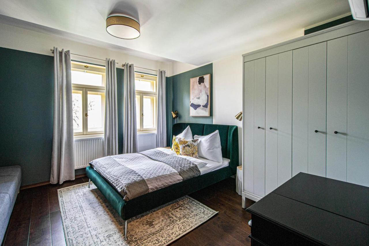 Quite Loft With Balcony And 3 Air Conditioners Praha Bagian luar foto