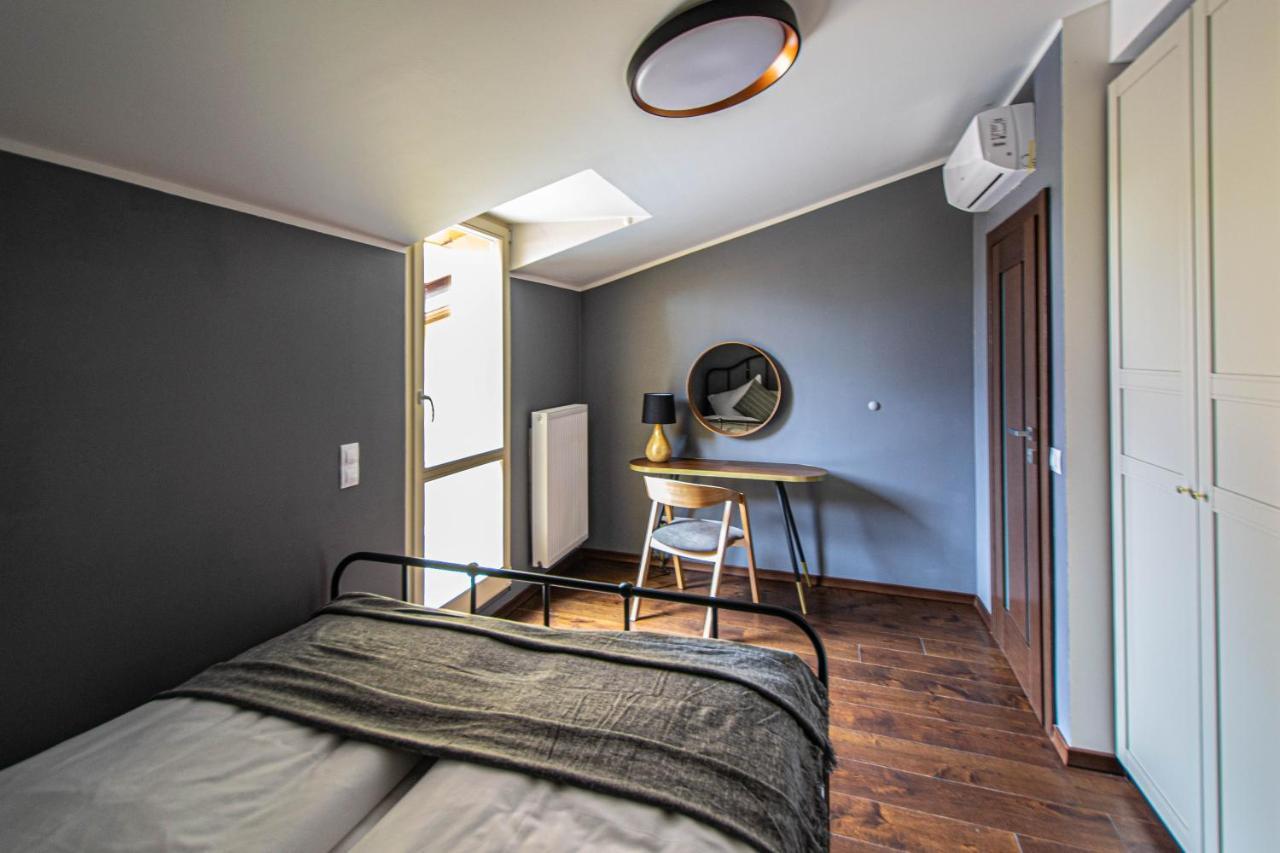 Quite Loft With Balcony And 3 Air Conditioners Praha Bagian luar foto