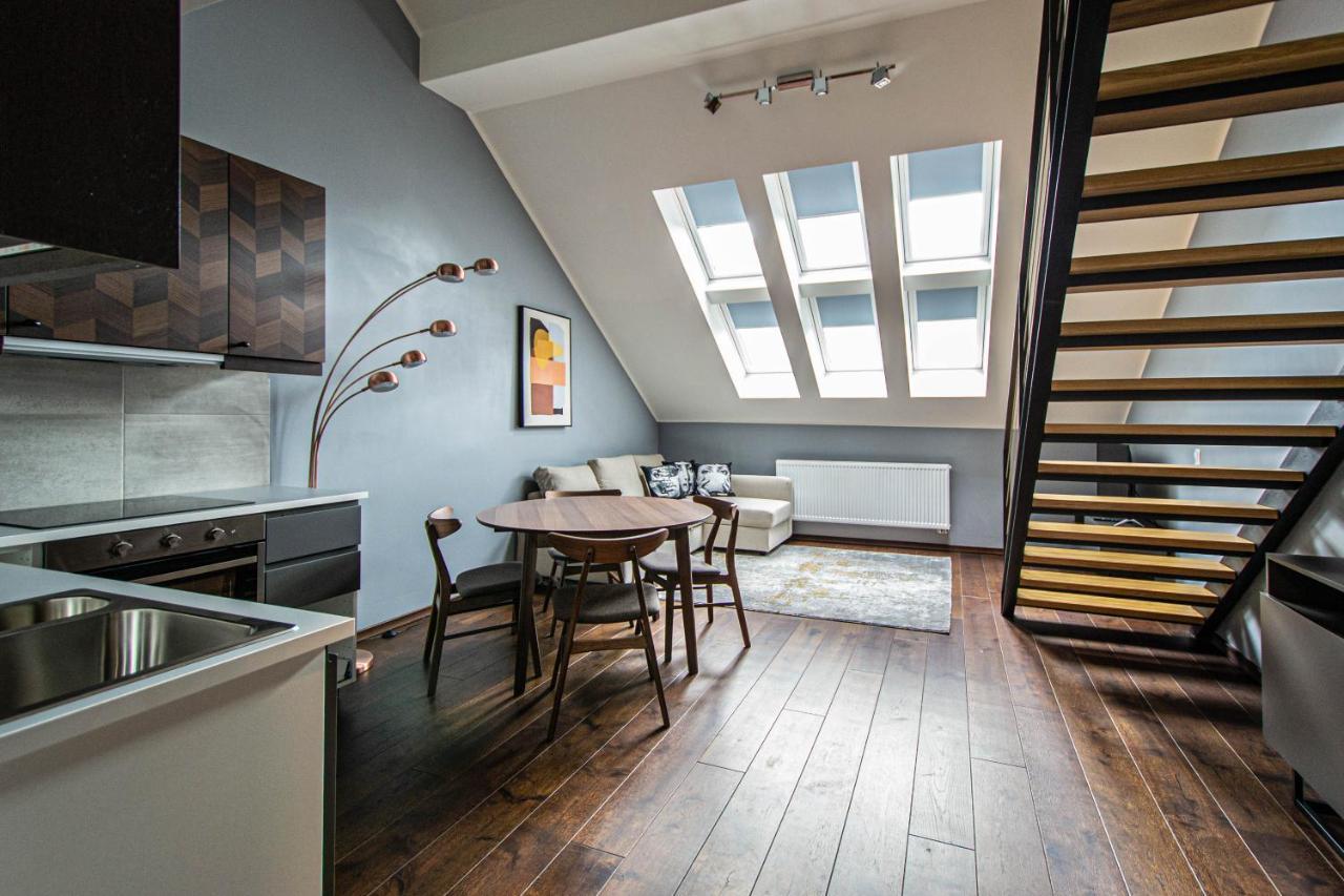 Quite Loft With Balcony And 3 Air Conditioners Praha Bagian luar foto