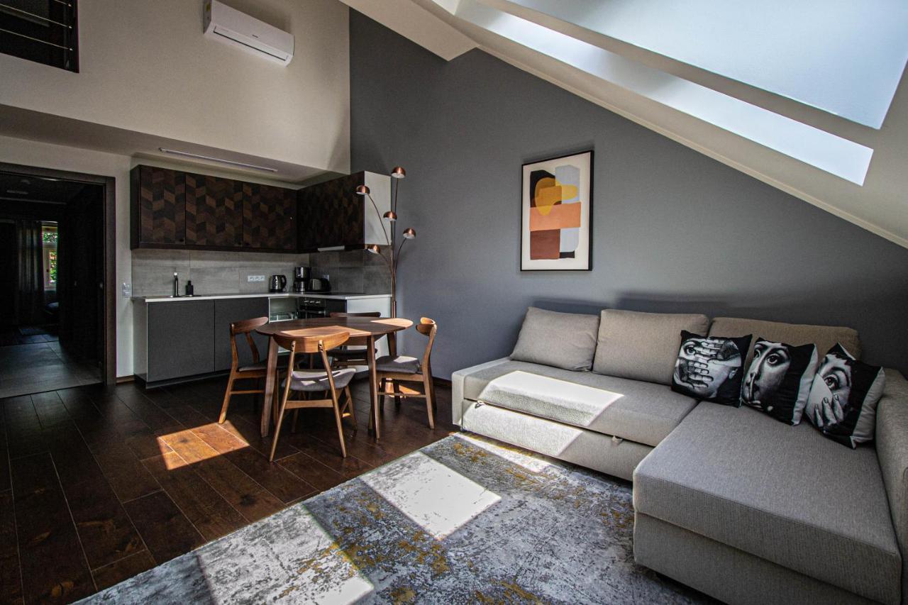 Quite Loft With Balcony And 3 Air Conditioners Praha Bagian luar foto