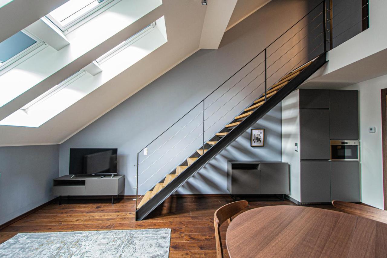 Quite Loft With Balcony And 3 Air Conditioners Praha Bagian luar foto