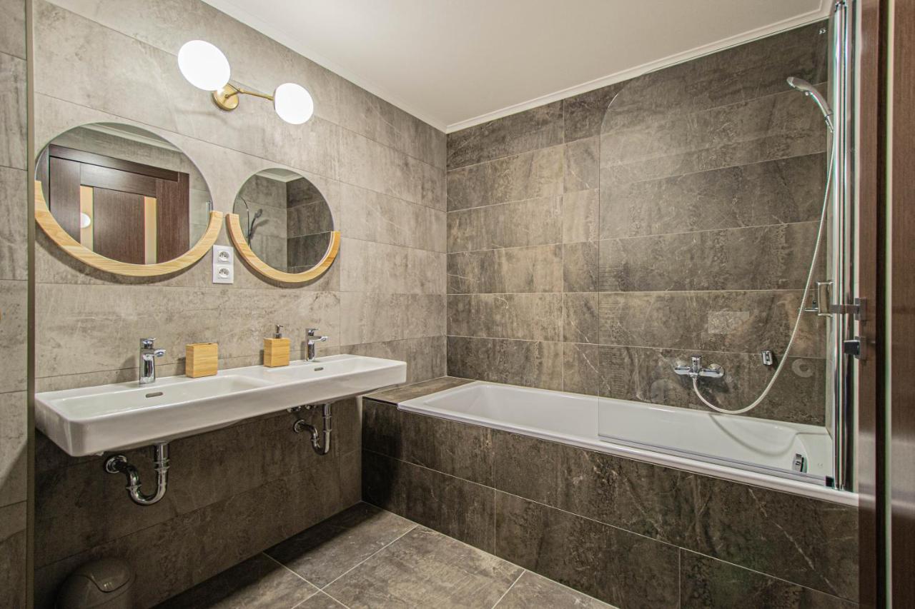 Quite Loft With Balcony And 3 Air Conditioners Praha Bagian luar foto