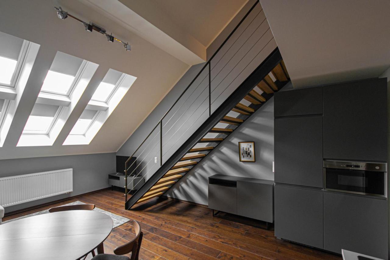 Quite Loft With Balcony And 3 Air Conditioners Praha Bagian luar foto