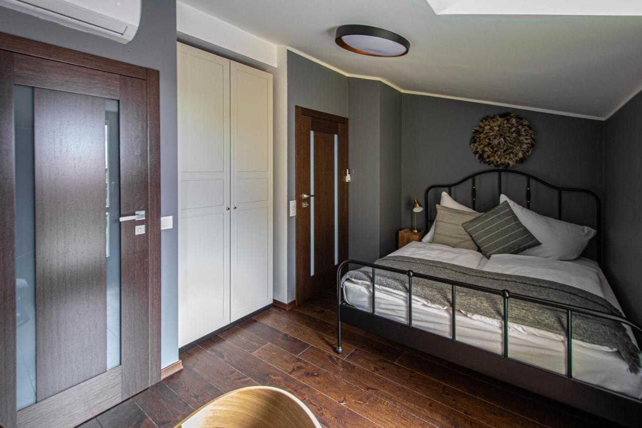 Quite Loft With Balcony And 3 Air Conditioners Praha Bagian luar foto